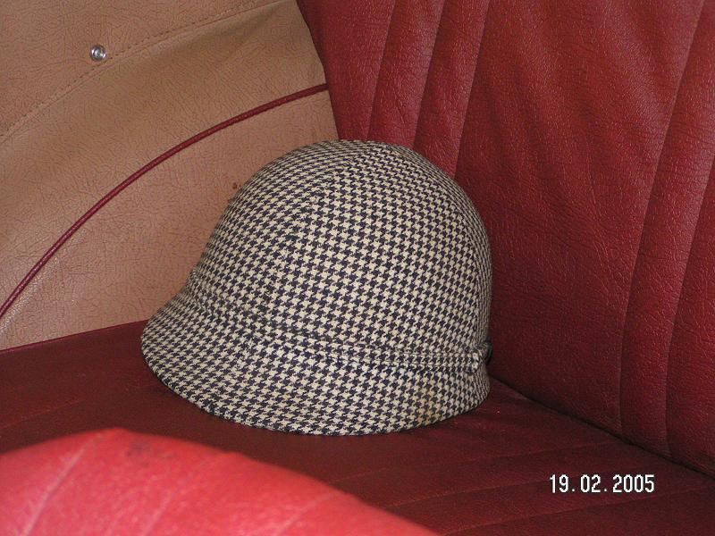 Hjälmen på plats i baksätet