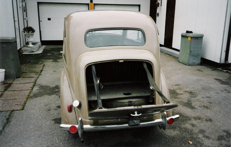 Koffertluckan öppnad