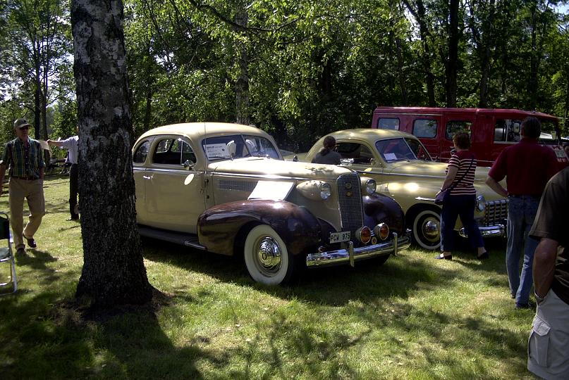 Parkerad i gröngräset vid Mullhyttemarken 2003