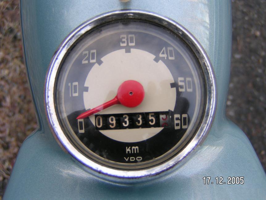 Hastighetsmätaren visar 993 mil